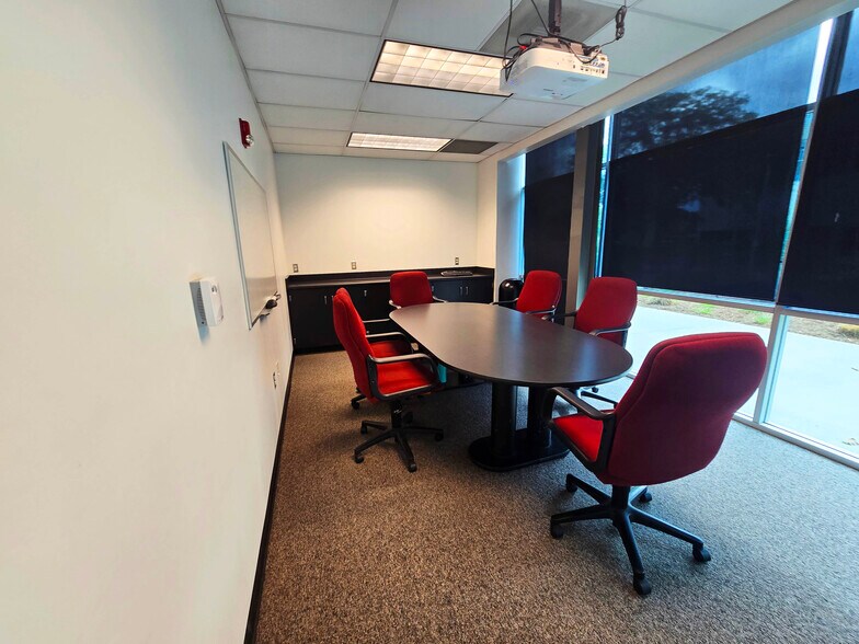 More Photos Of 3670 W Temple Ave, Pomona Office For Lease