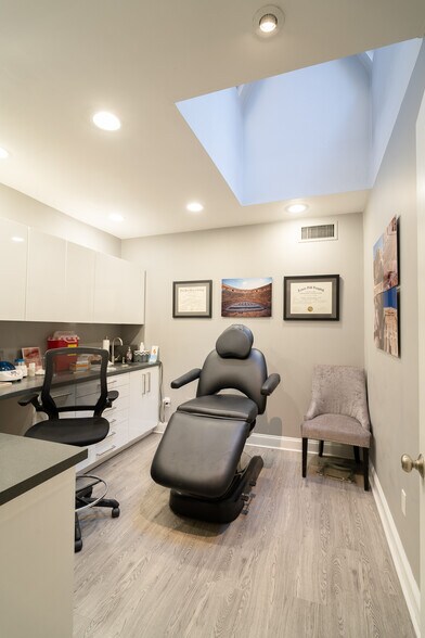 Primary Photo Of 238 E 77th St, New York Medical For Lease