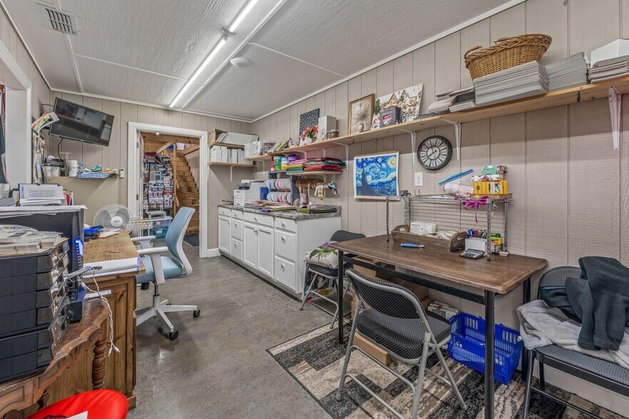 More Photos Of 120 E Blackjack St, Dublin Storefront For Sale