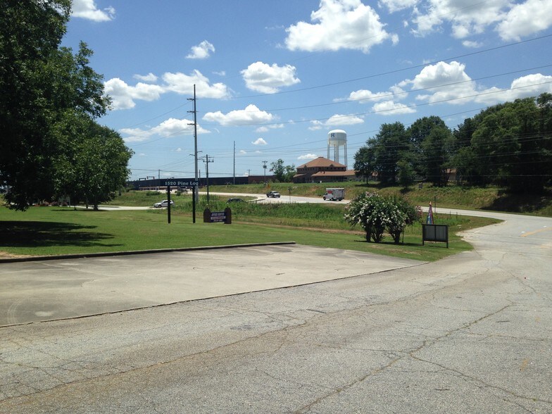 More Photos Of 1520 Pine Log Rd, Conyers Office For Lease