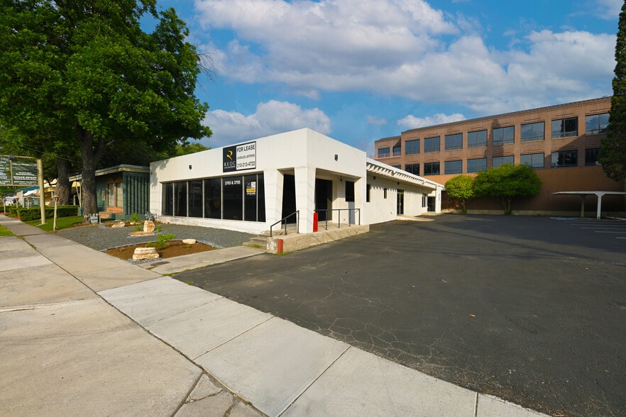More Photos Of 3703-3705 Broadway, San Antonio Freestanding For Lease