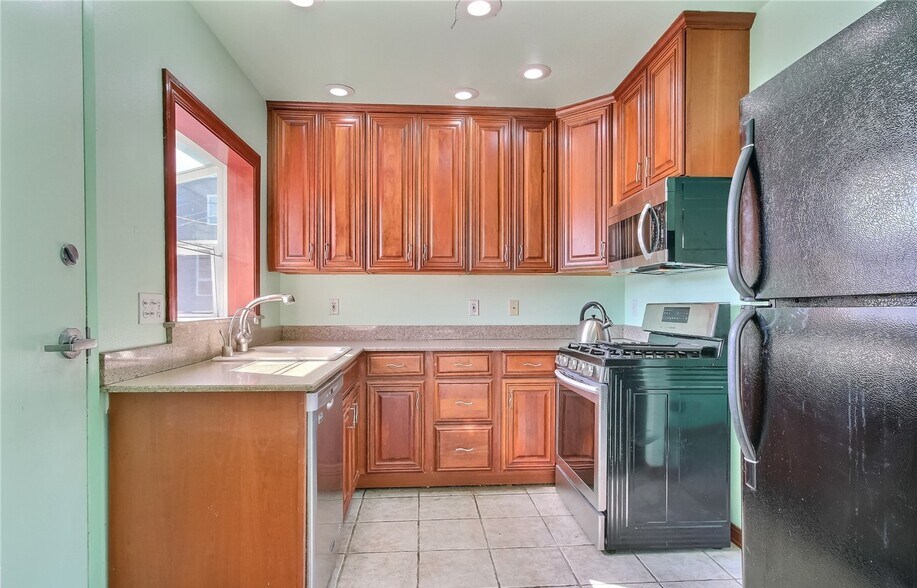 More Photos Of 2409 SW Findlay St, Seattle Apartments For Sale