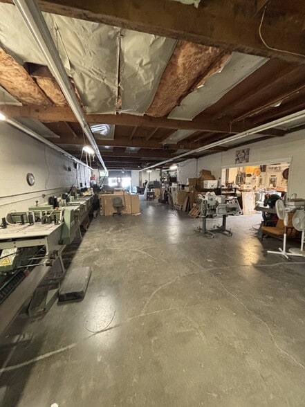 More Photos Of 366 24th St, Oakland Manufacturing For Sale