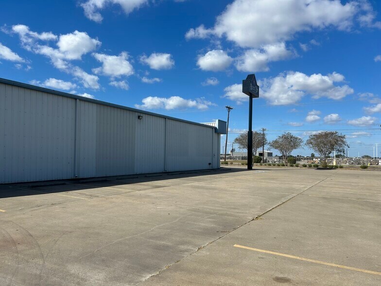 More Photos Of 6006 Ayers St, Corpus Christi Freestanding For Lease