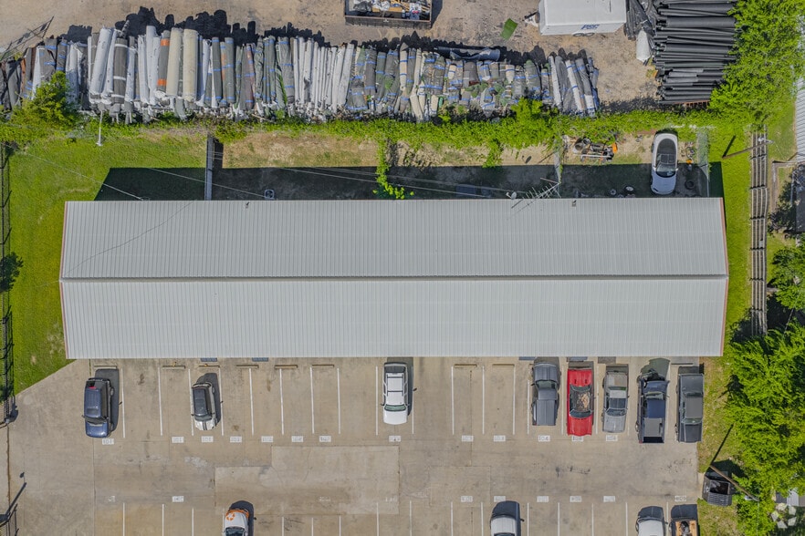 More Photos Of 5051 David Strickland Rd, Fort Worth Warehouse For Lease