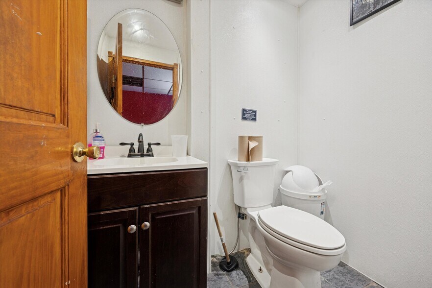 More Photos Of 274 S 20th St, Philadelphia Storefront Retail Residential For Sale