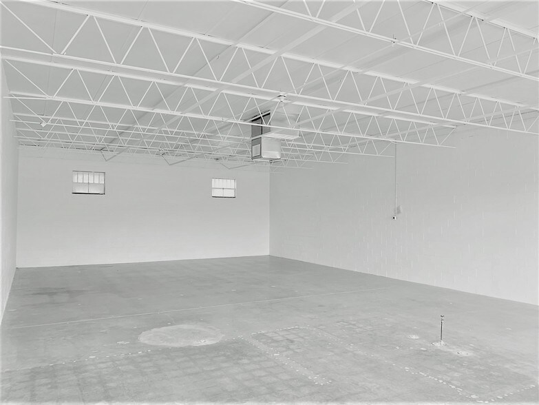 More Photos Of 4829 Gretna St, Dallas Industrial For Lease