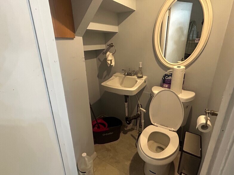 More Photos Of 728 S Broadway, Baltimore Storefront Retail Residential For Lease