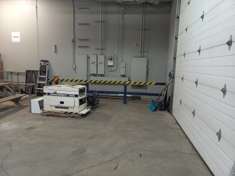 More Photos Of 4357 54 Av SE, Calgary Warehouse For Lease