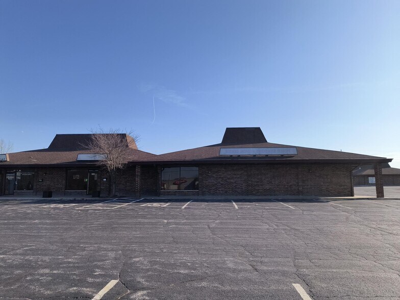 More Photos Of 8111 E 109th Ave, Crown Point Storefront Retail Office For Lease