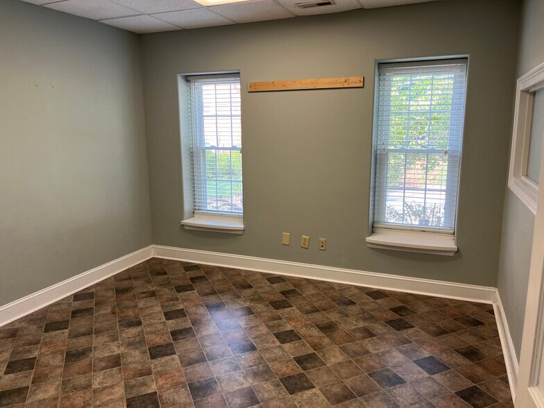 More Photos Of 841 E Main St, Spartanburg Office For Lease