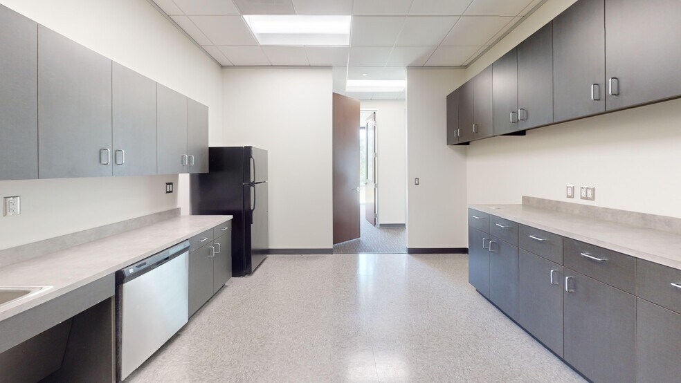 More Photos Of 5920 William Cannon Dr, Austin Medical For Lease