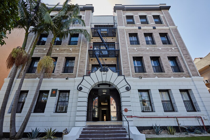 More Photos Of 425 S Detroit St, Los Angeles Apartments For Sale
