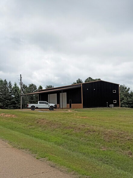 More Photos Of 620 Factory Outlet Dr, Arcadia Industrial For Lease