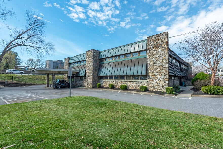 Primary Photo Of 7 Orchard St, Asheville Bank For Sale