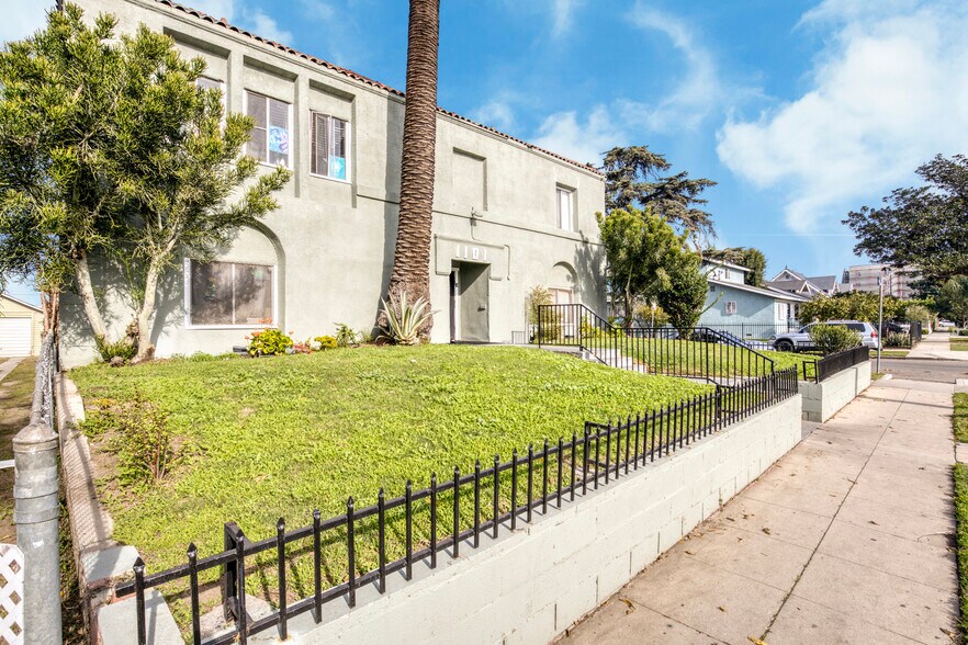 More Photos Of 1101 W 45th St, Los Angeles Apartments For Sale