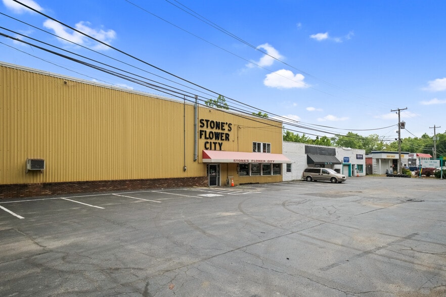 More Photos Of 2515 U.S. Route 60 E, Huntington Storefront For Sale