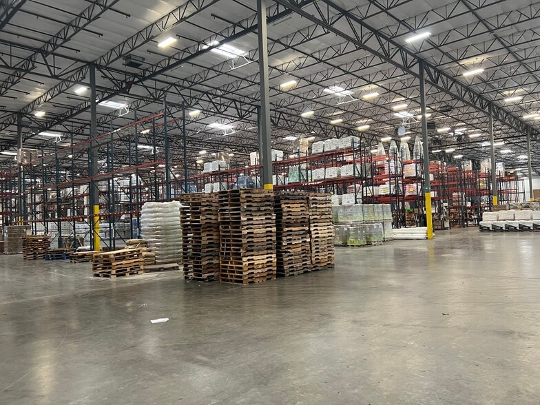 More Photos Of 15750 N Columbia Blvd, Portland Warehouse For Lease