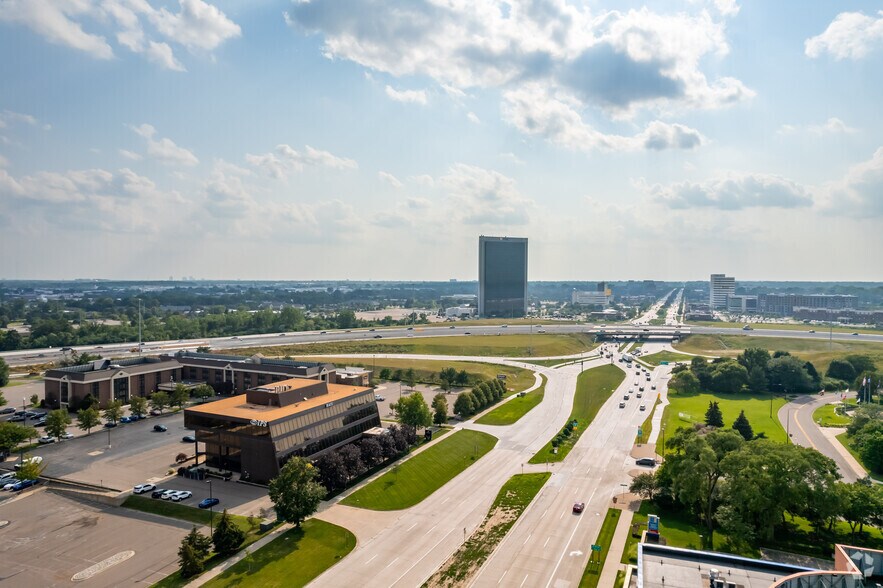 More Photos Of 363 W Big Beaver Rd, Troy Office For Lease