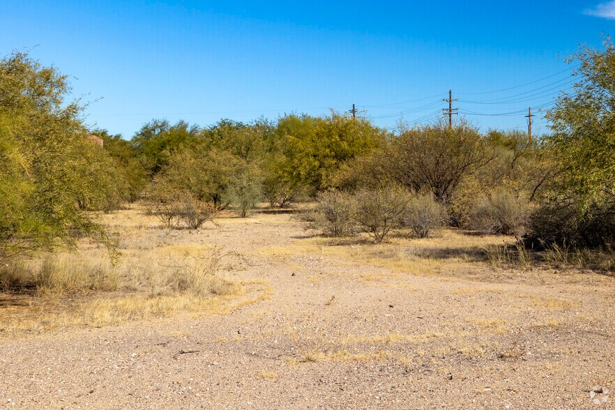 More Photos Of 1333 S Abrego Dr, Green Valley Land For Lease