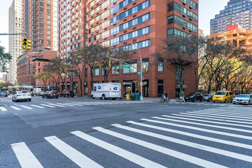 More Photos Of 1675 3rd Ave, New York Apartments For Lease