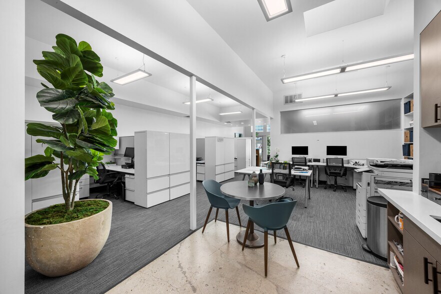More Photos Of 10215 Santa Monica Blvd, Los Angeles Office For Sale