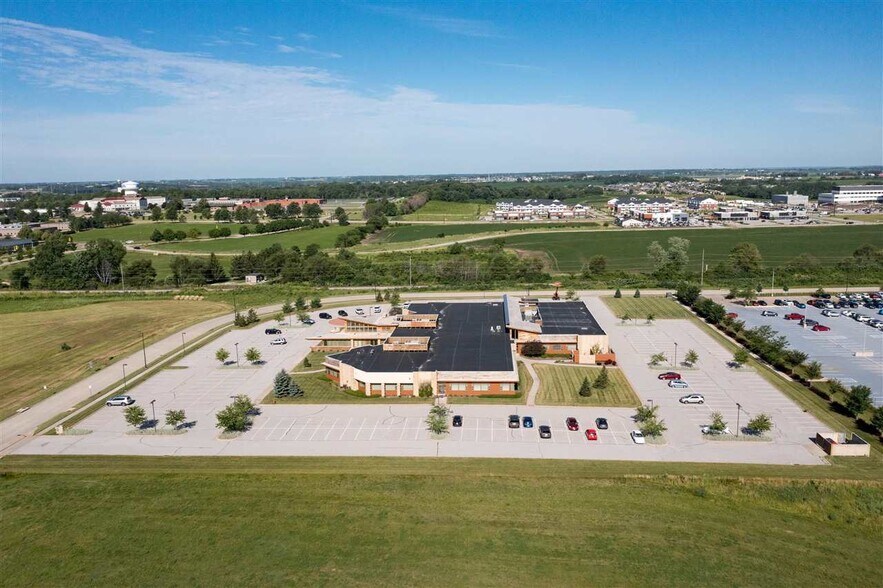 More Photos Of 3273 Ridgeway Dr, Coralville Office For Lease