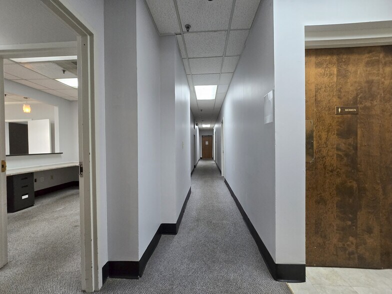 More Photos Of 6624 Jimmy Carter Blvd, Peachtree Corners Industrial For Sale