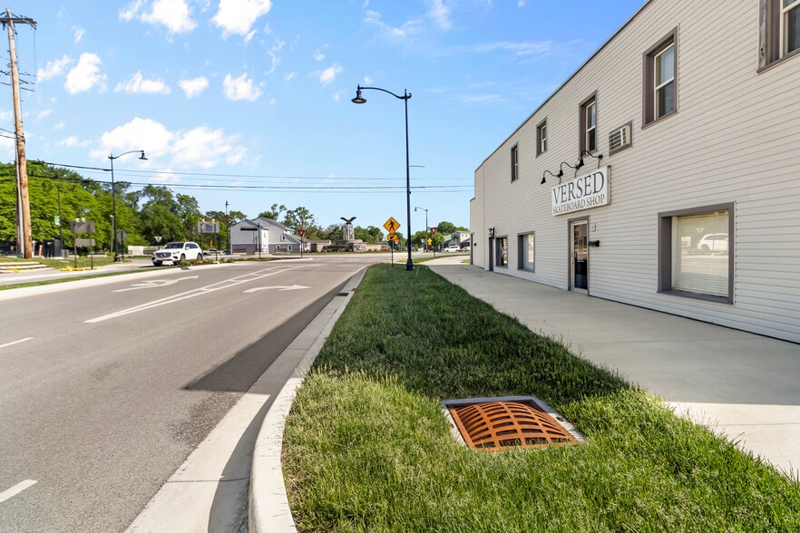 More Photos Of 10567 N College Ave, Carmel Storefront Retail Office For Lease