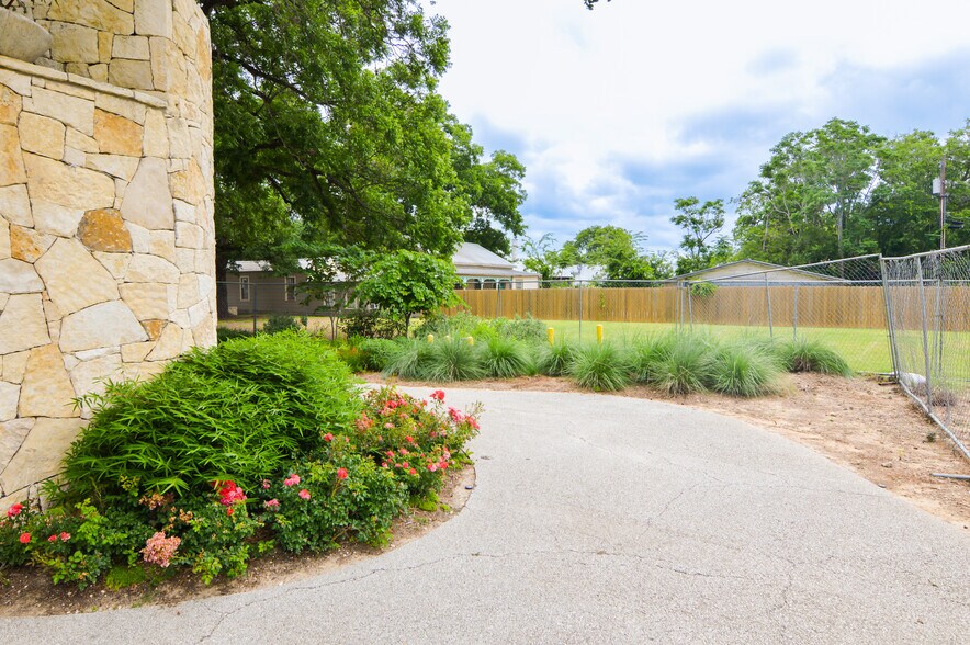 More Photos Of 302 S Main St, Boerne Land For Sale