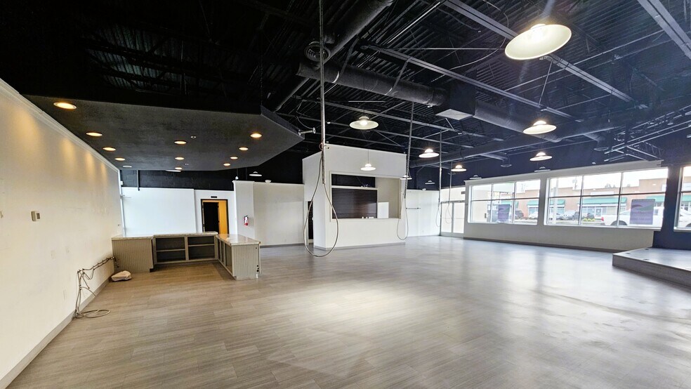 More Photos Of 946 Washington Way, Longview Storefront Retail Office For Lease