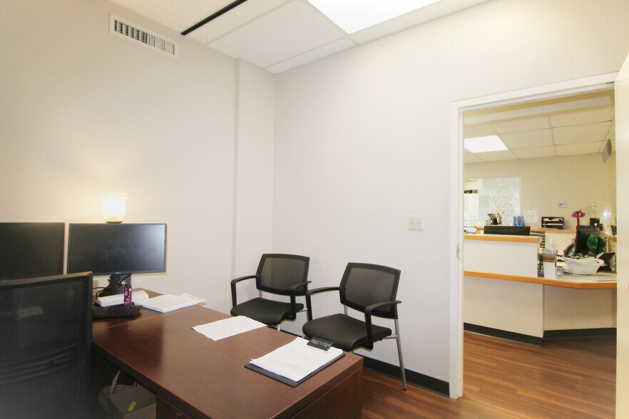 More Photos Of 2233 Park Ave, Orange Park Office For Sale