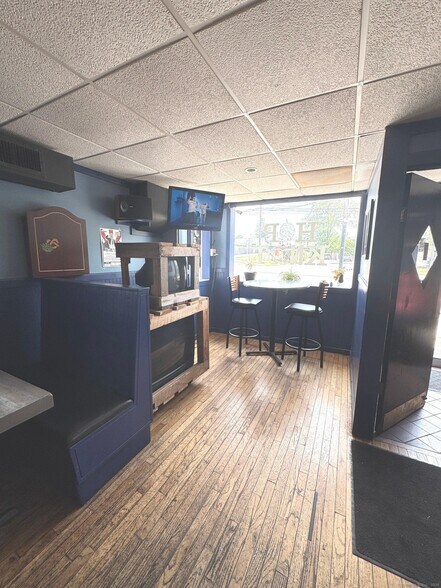 More Photos Of 164 Main St, Portland Restaurant For Sale