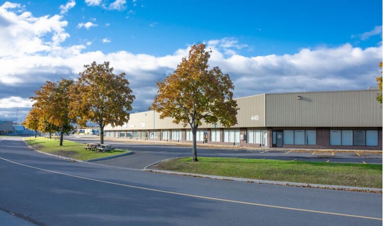 More Photos Of 445 Av St Jean Baptiste, Québec Distribution For Lease