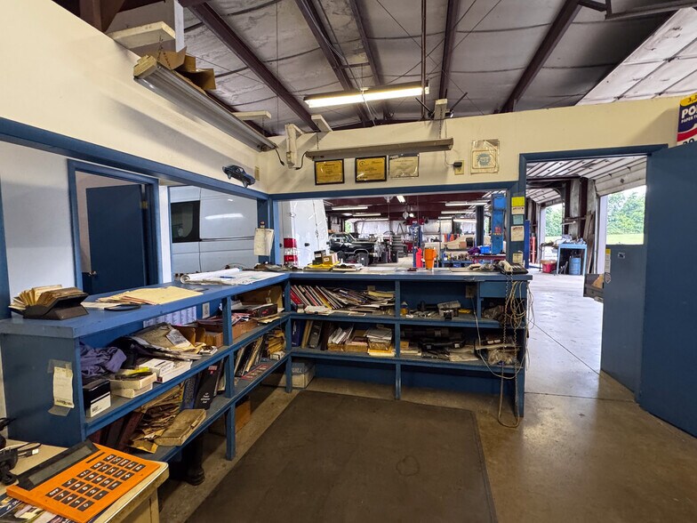 More Photos Of 544 W High St, Edison Auto Dealership For Sale