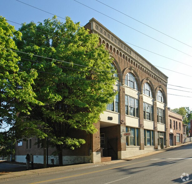 Primary Photo Of 110 W Johnson St, Staunton Office For Lease