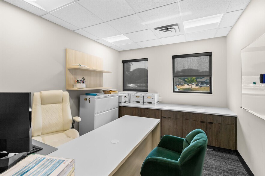 More Photos Of 2056 Woodlane Dr, Woodbury Medical For Sale