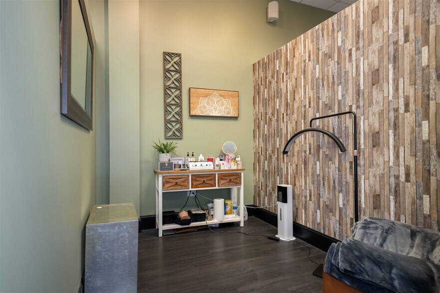 More Photos Of 105 Krispy Kreme Dr, Bloomington Storefront For Sale