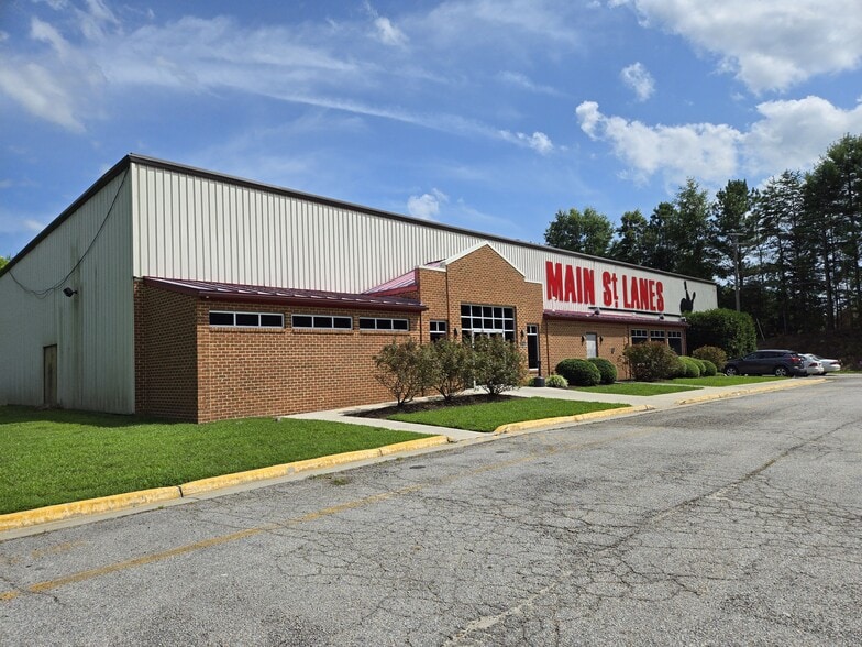 More Photos Of 2006 S Main St, Farmville Bowling Alley For Sale