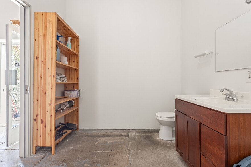 More Photos Of 1312 S Pacific Ave, San Pedro General Retail For Sale