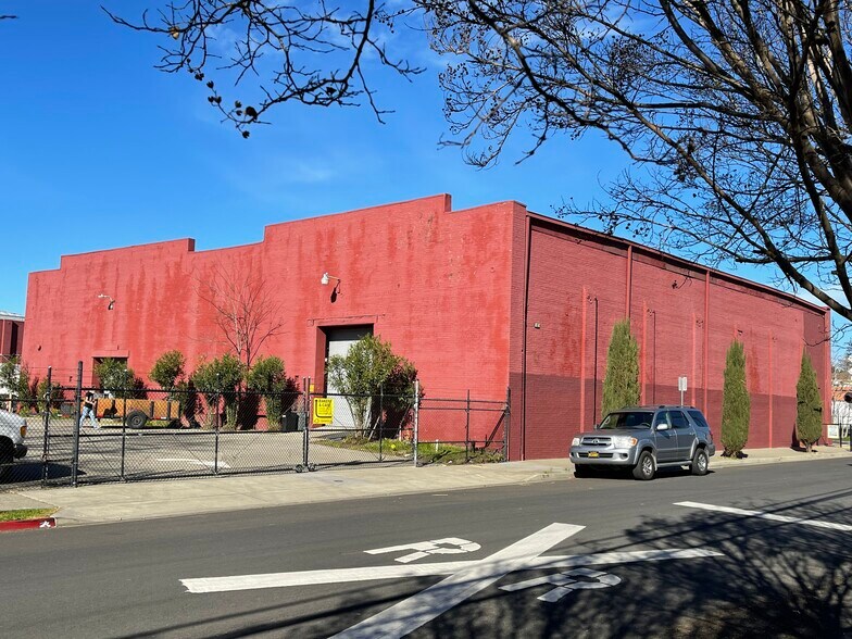 More Photos Of 8 W 9th St, Santa Rosa Warehouse For Lease