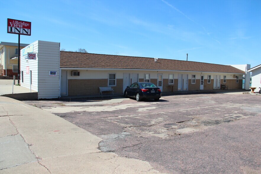 More Photos Of 115 N River St, Chamberlain Hotel For Sale