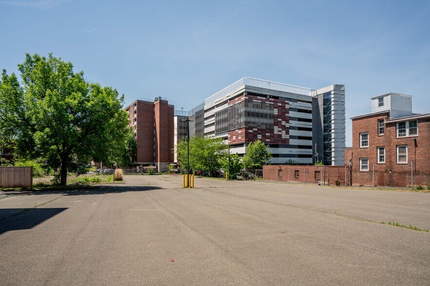 More Photos Of 29 Main St, Hartford Office Residential For Sale