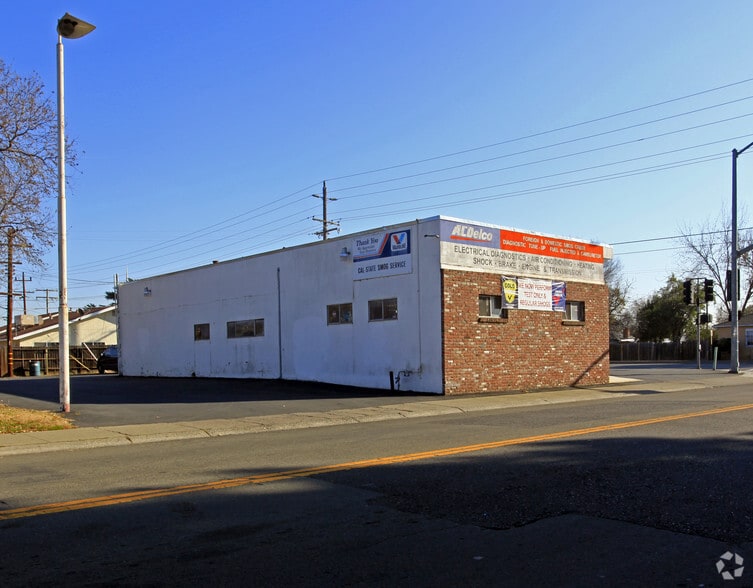 More Photos Of 4701 Fruitridge Rd, Sacramento Auto Repair For Sale