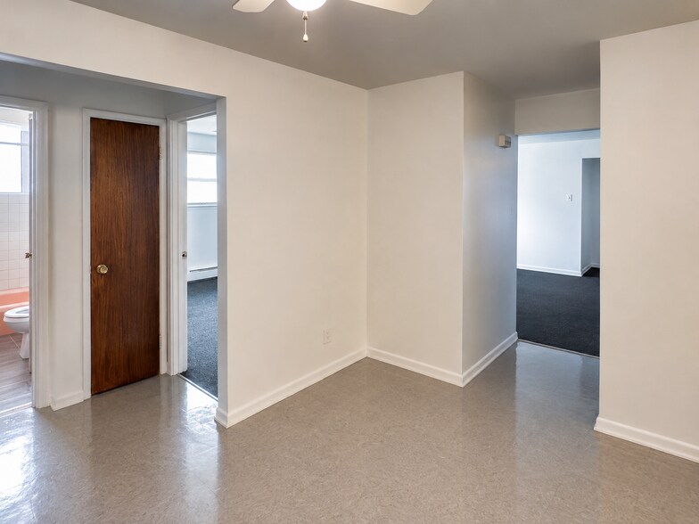 More Photos Of 1025-1049 W Vermont St, Calumet Park Apartments For Sale