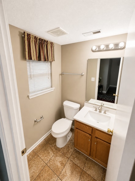 More Photos Of 4060 Crabtree Ct, Indianapolis Apartments For Sale