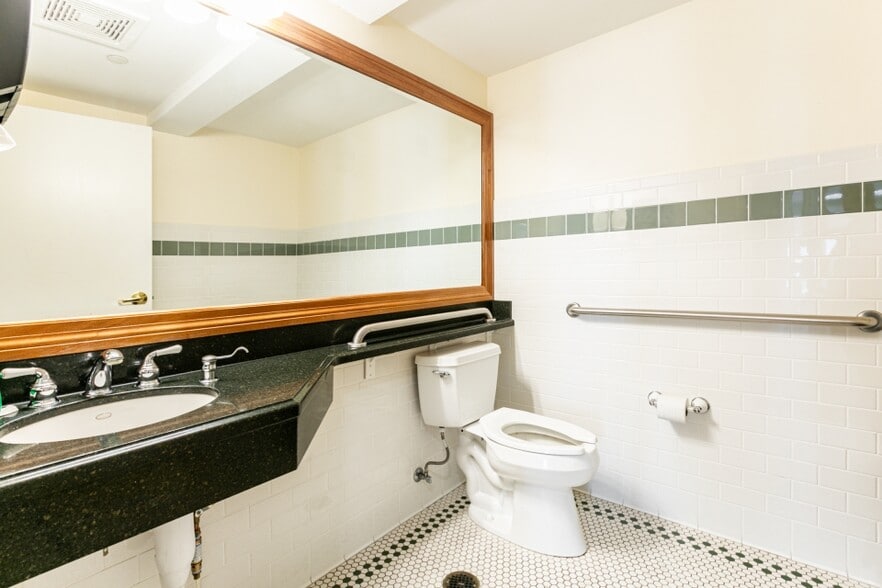 More Photos Of 537 Main St, Park City Storefront Retail Office For Lease