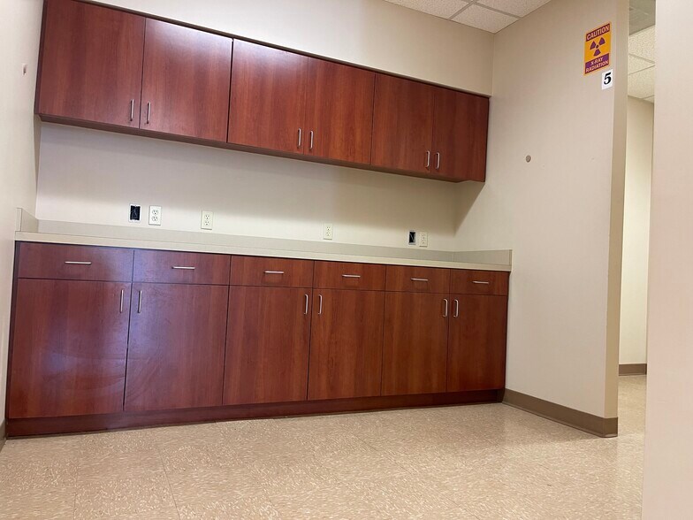 More Photos Of 4222 Trinity Mills Rd, Dallas Medical For Lease