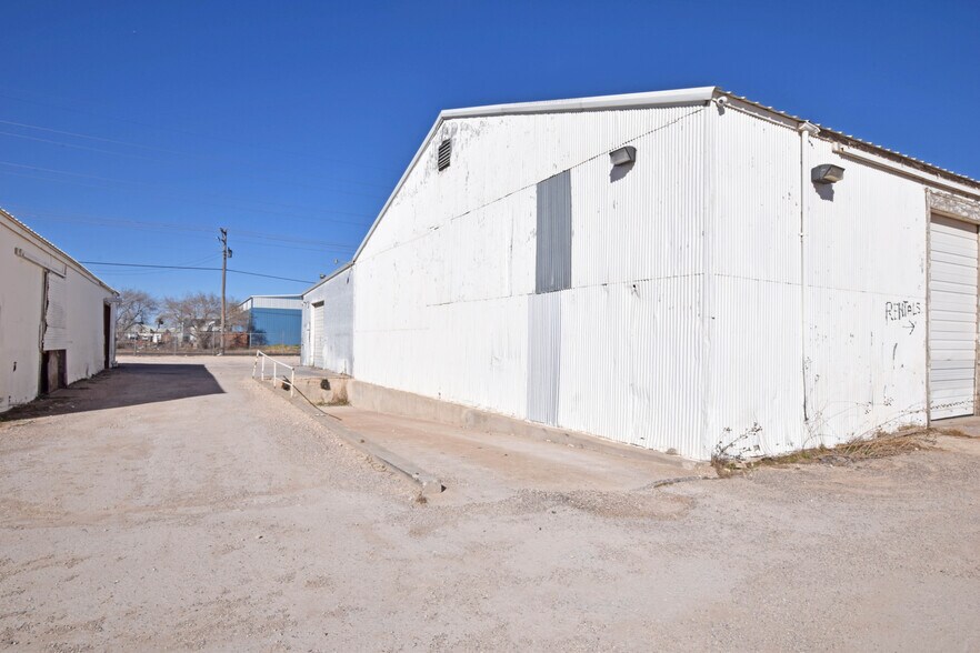 More Photos Of 302 Industrial Ave, Odessa Warehouse For Sale