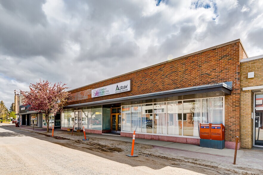 More Photos Of 27 Second Av N, Yorkton Storefront For Lease